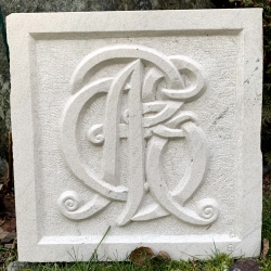 Relief Buchstabenstein
